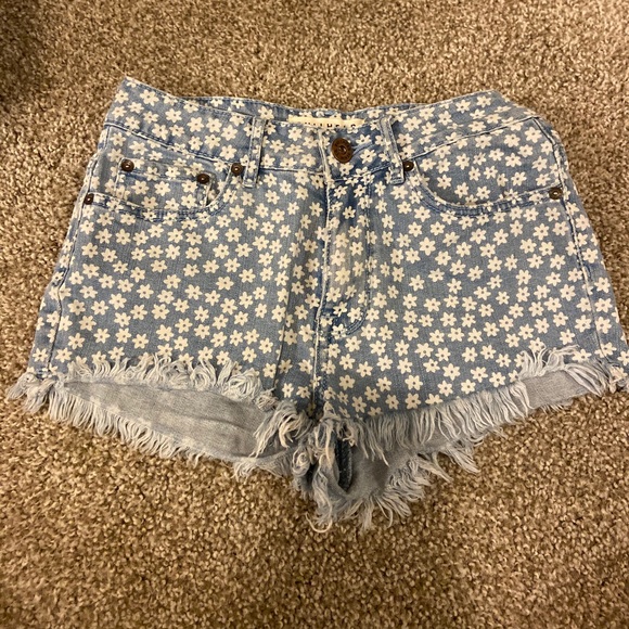 Shorts - Picture 2 of 3